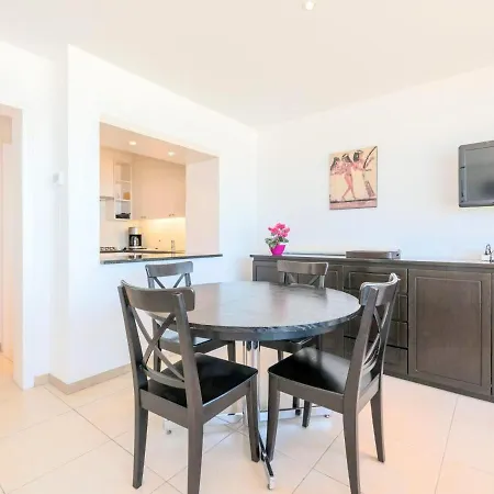Apartment Beachfront Vitalo 502
